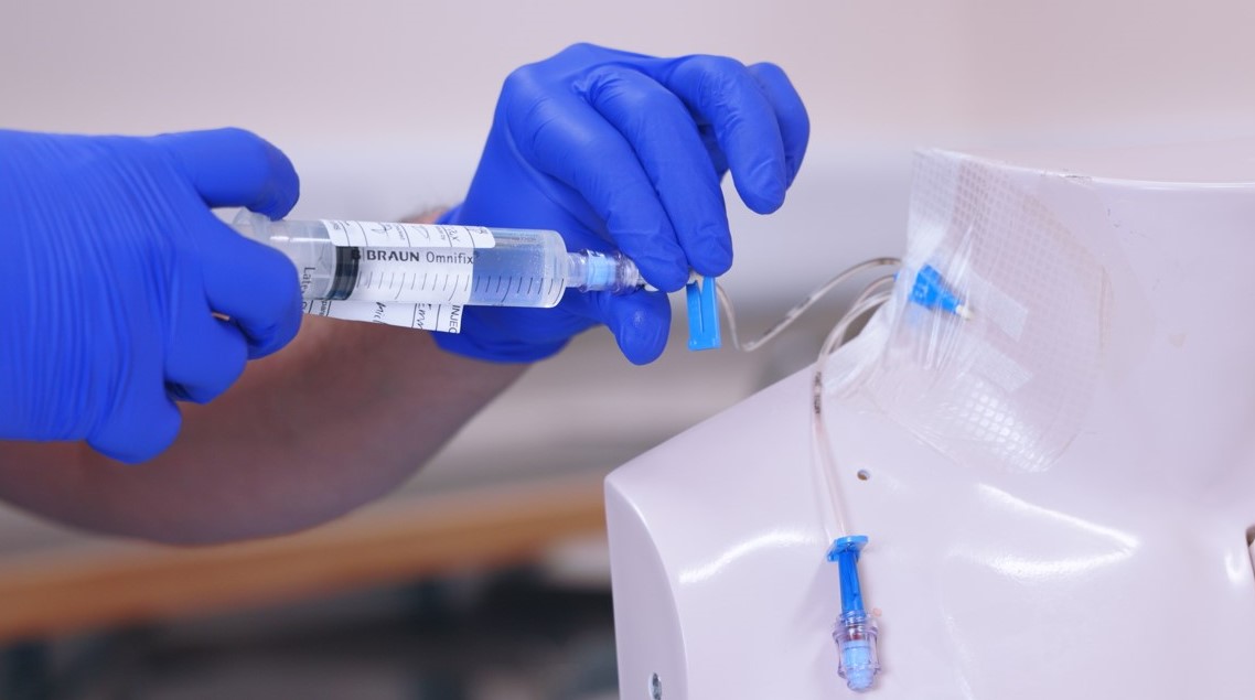 Demonstration of drugs being administered via a central line